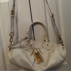 Cross body leather white with dust bag - gold great condition